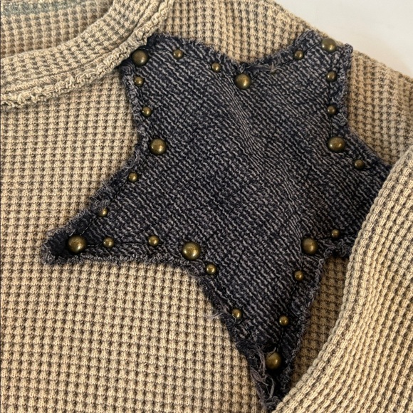 Oil & Hali tan thermal waffle weave long sleeve shirt stars and grommets hi lo - Picture 16 of 16